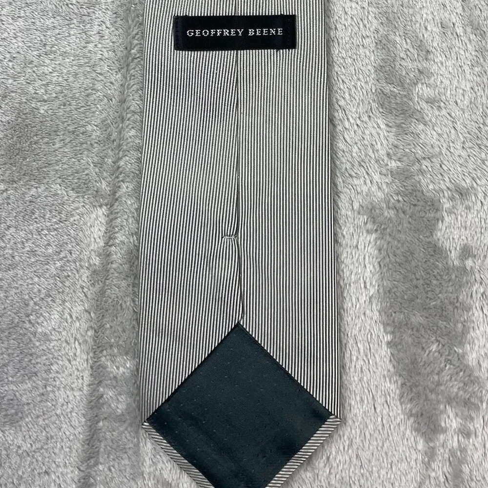 Geoffrey Beene Men's Classic 100% Silk Neck Tie